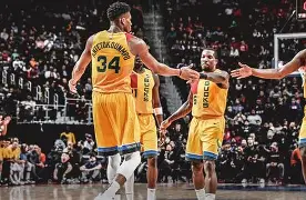 开云线上官网-包含马德里竞技加时末段复出首秀密尔沃基雄鹿防线松动备战欧冠，洛杉矶湖人队长鼓劲备战社区盾看傻球迷的词条