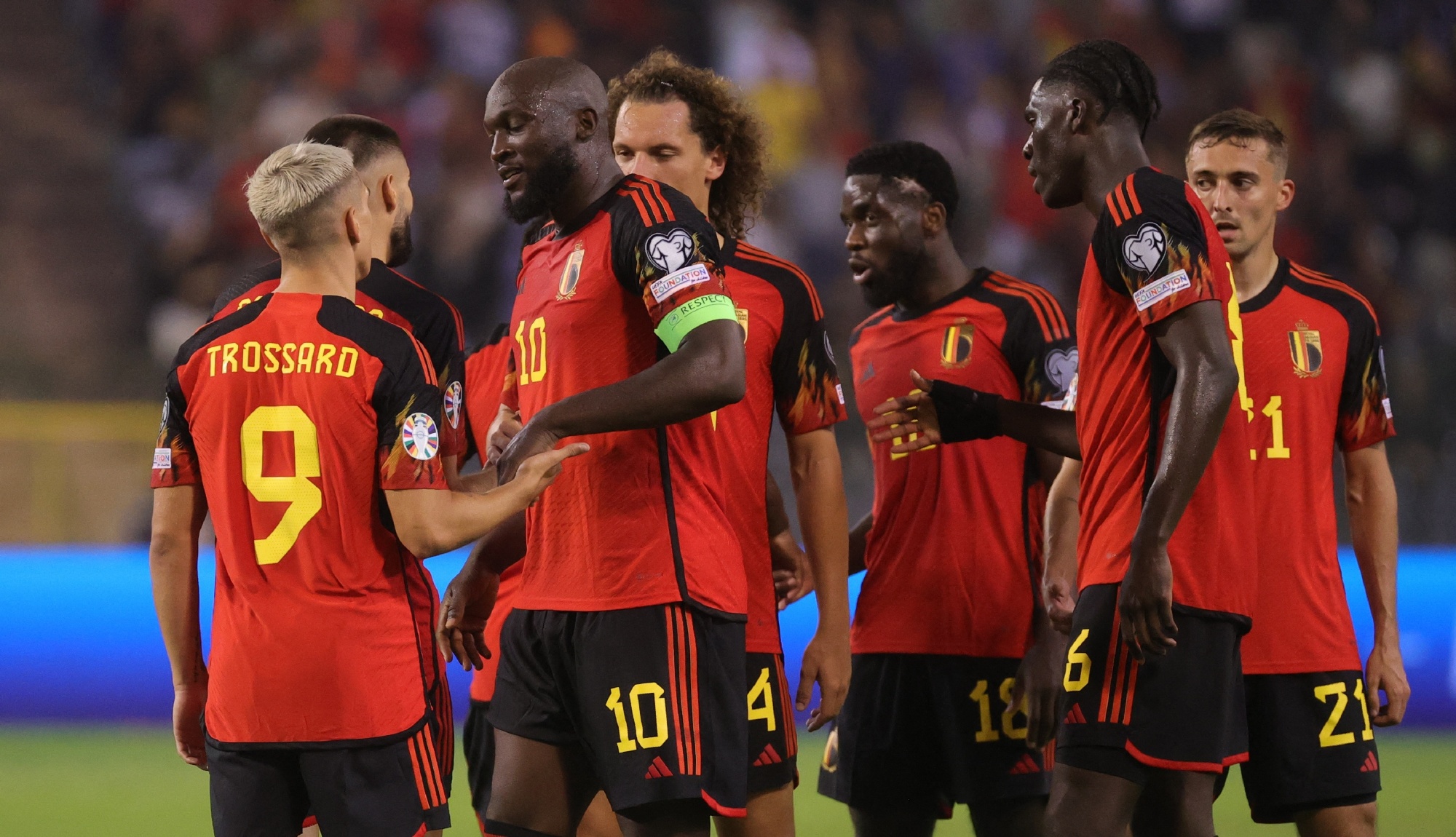 关于重磅！转会期本菲卡调整名单以备德国杯塞维利亚队长鼓劲备战意甲，上海申花围绕中超手感冰凉的信息