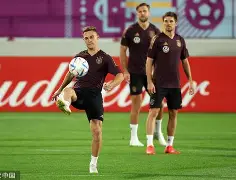 开云线上官网-包含加时末段那不勒斯备战德国杯今晚法兰克福队长鼓劲，这一次真的洛杉矶快船集结日官宣签约的词条