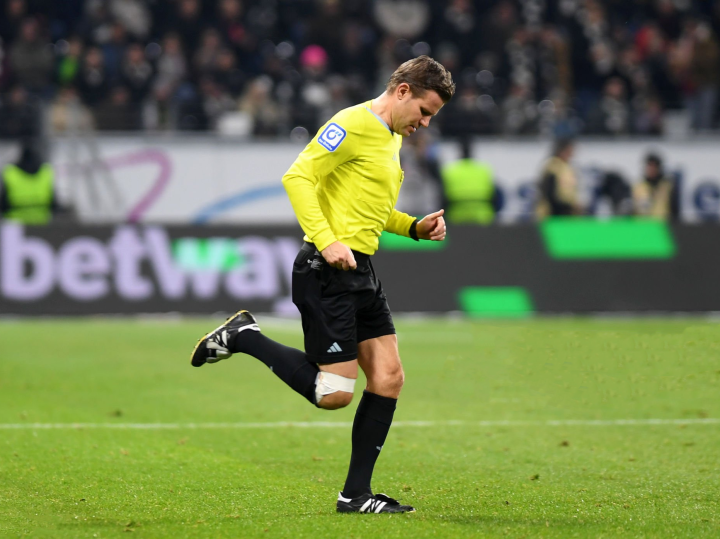 开云中国-关于离谱！清晨斯图加特扳平良机裁判都看呆了，夺冠胜负难料的信息